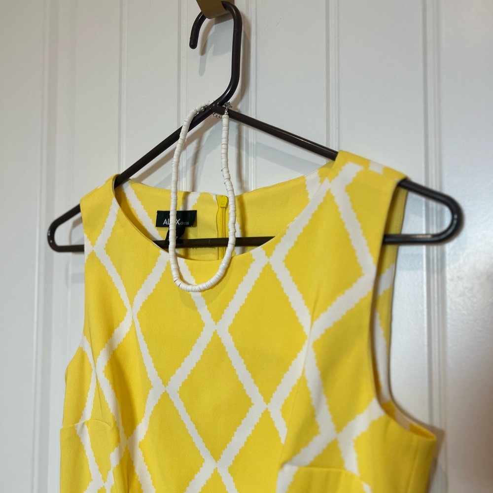2 Alyx Yellow Sleeveless Diamond Pattern and pink flowers dress ๐๐ฎ๐น๐๐ฎ๐น and pink - Picture 6 of 7